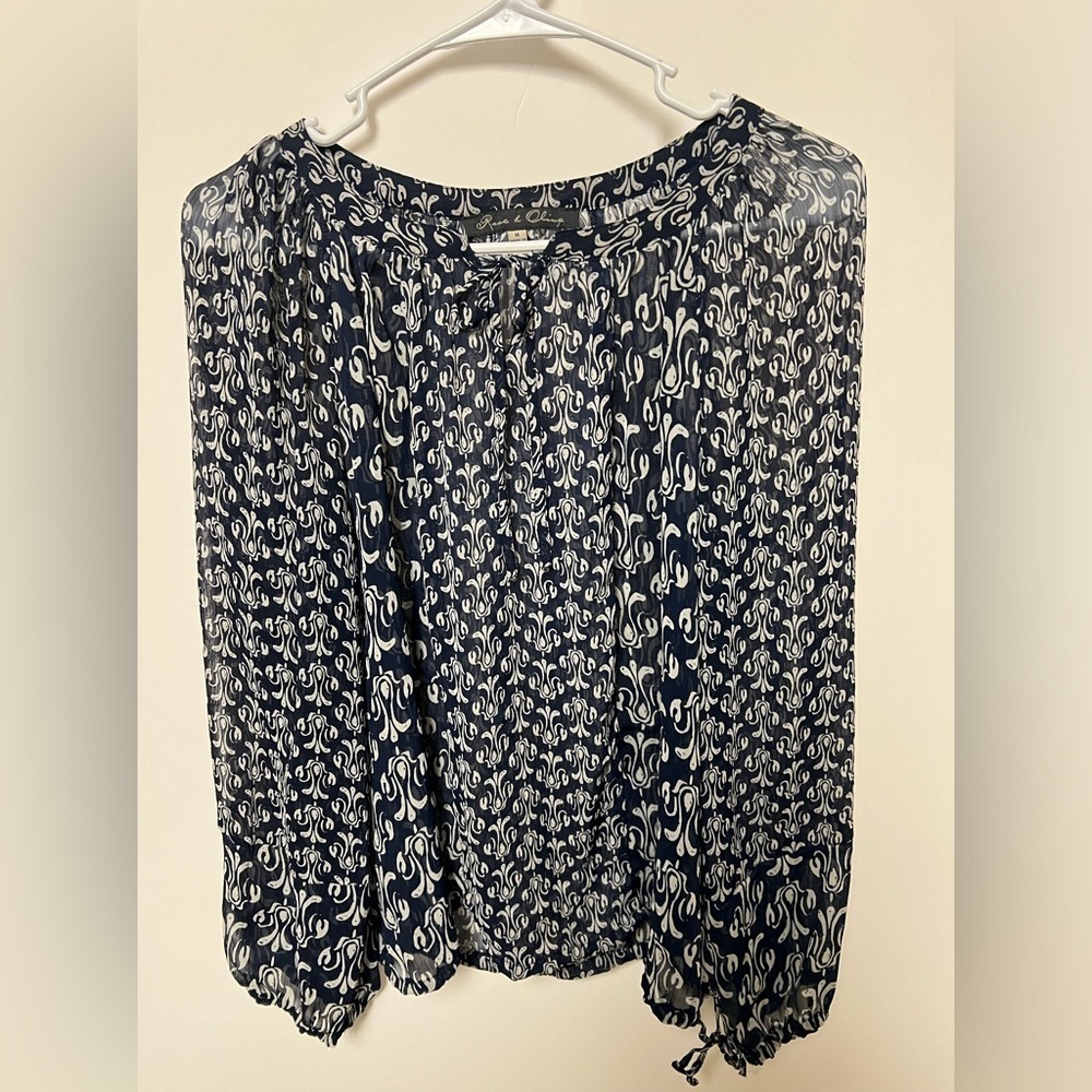 ROSE AND OLIVE NAVY SHEER SIZE M BLOUSE WITH FRONT TIE CLOSURE & SLEEVE TIES